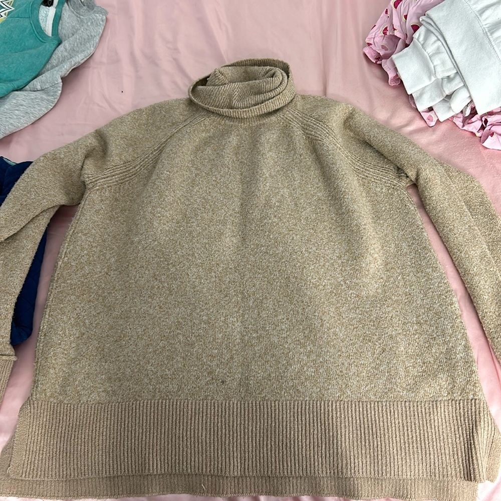 this is a turtle neck sweater. PERFECT FOR PICTURES!!